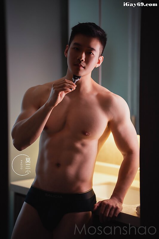 Next Image >>
