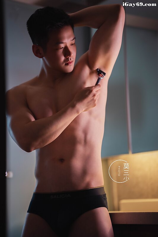 Next Image >>