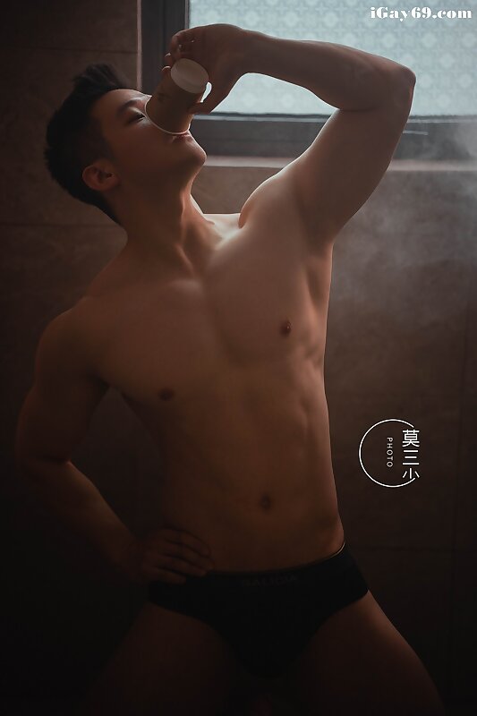 Next Image >>