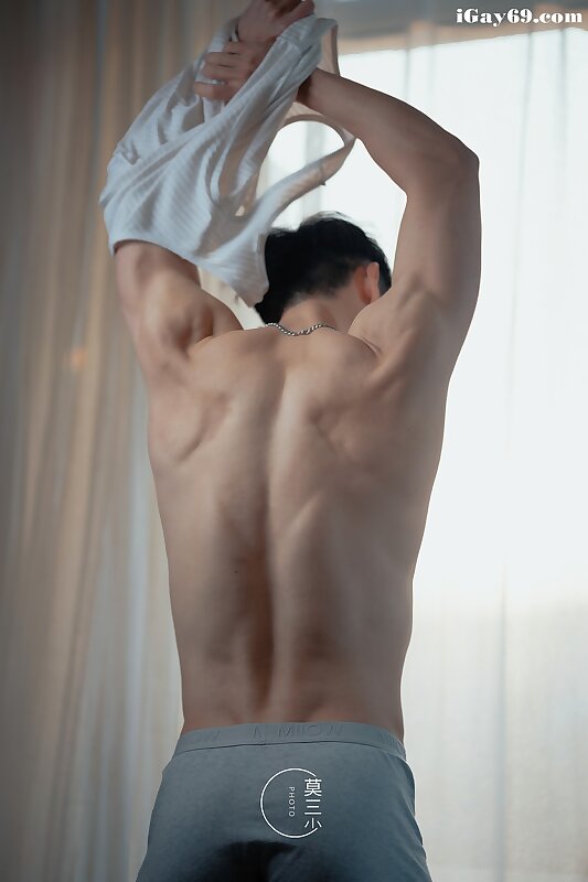 Next Image >>