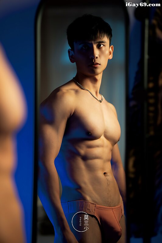 Next Image >>