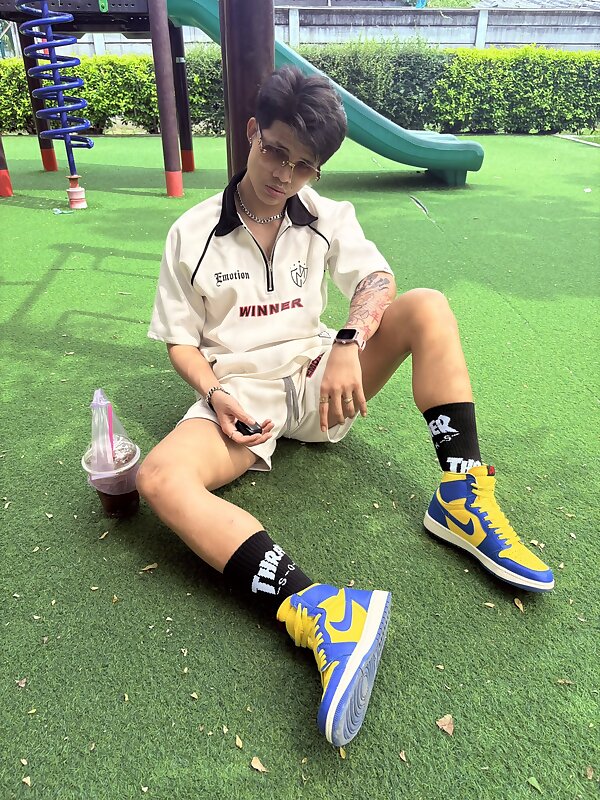 Next Image >>