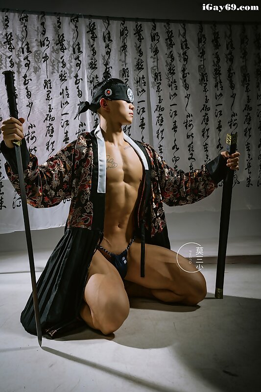 Next Image >>