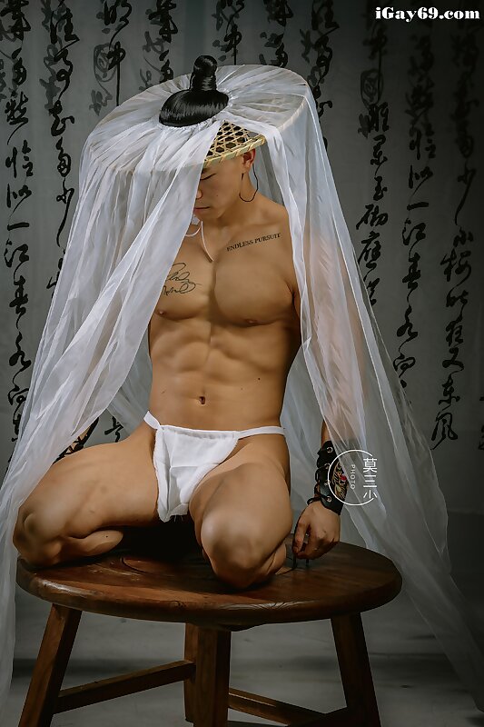 Next Image >>
