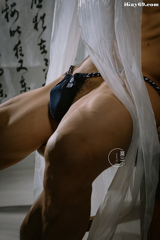 Next Image >>