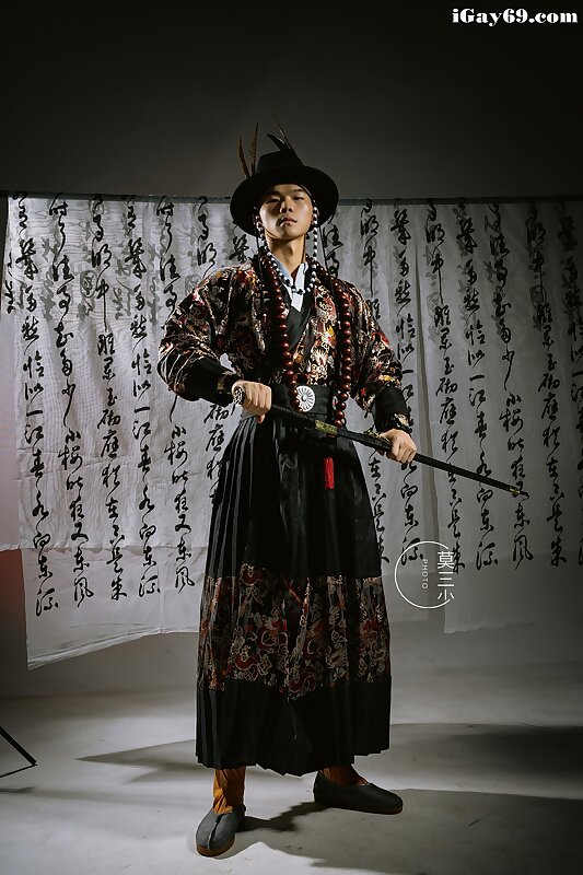 Next Image >>