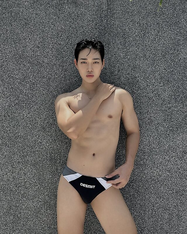 Next Image >>
