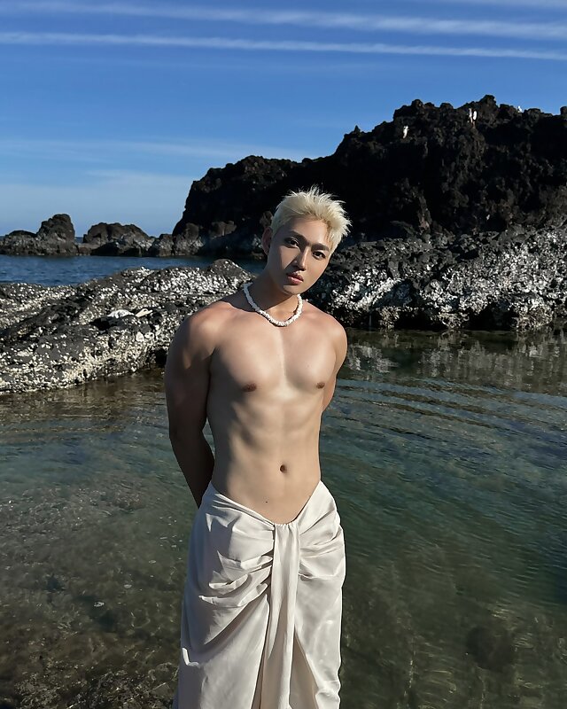 Next Image >>