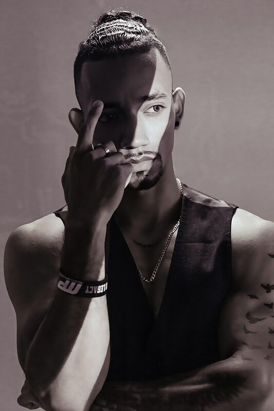 Next Image >>