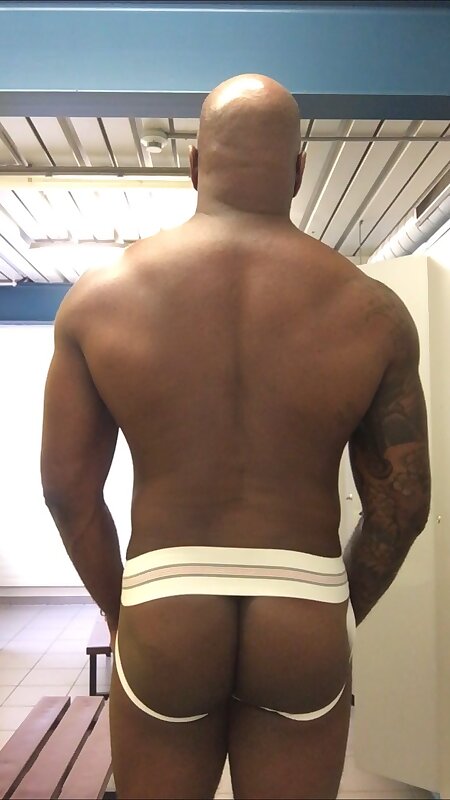Next Image >>