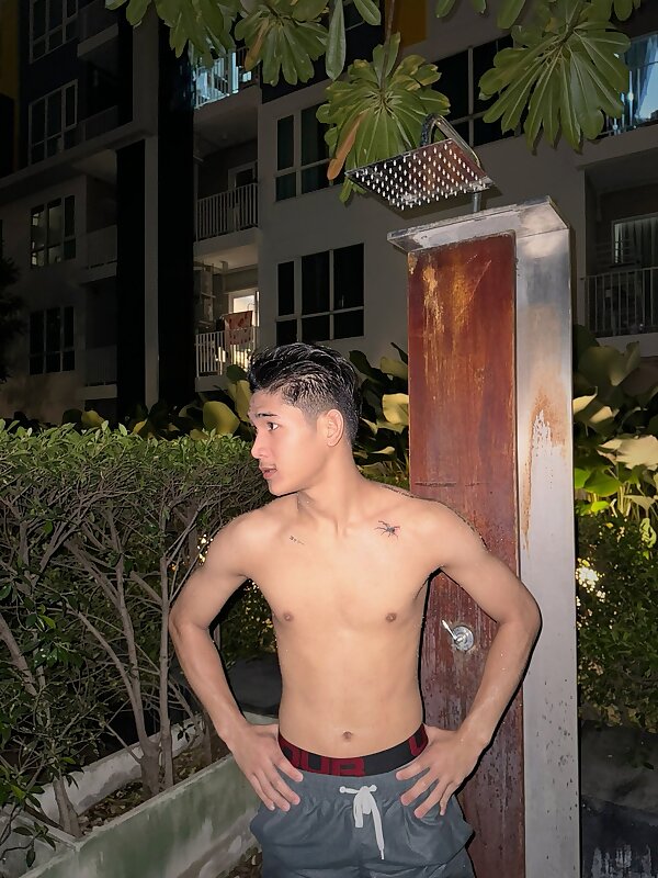 Next Image >>