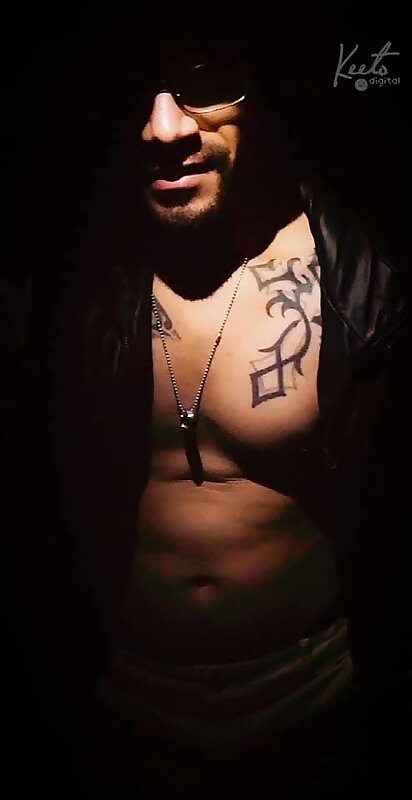 Next Image >>