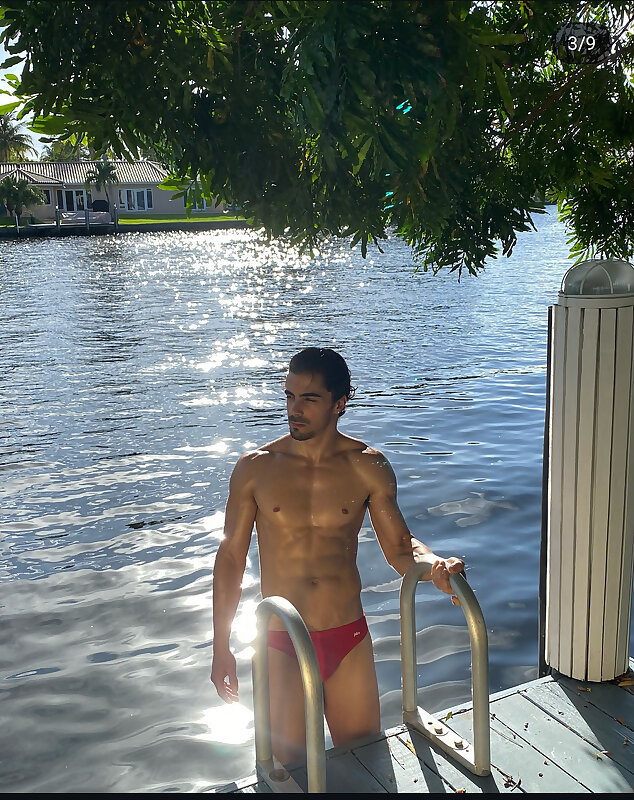 Next Image >>