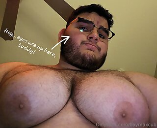 Ummm tetas de gordo - BoyFriendTV.com
