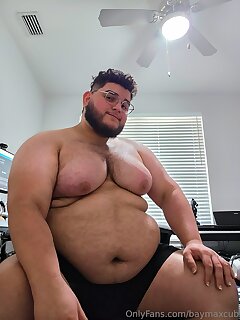 Ummm tetas de gordo - BoyFriendTV.com