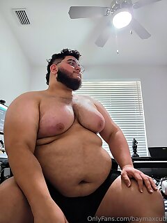 Ummm tetas de gordo - photo 6 - BoyFriendTV.com