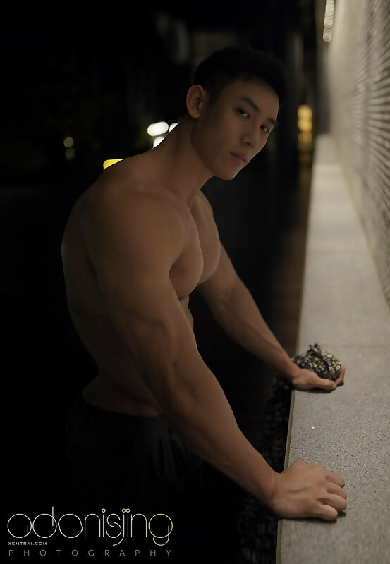 Next Image >>