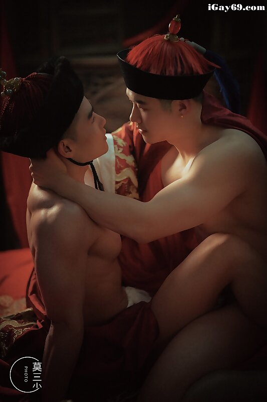 Next Image >>