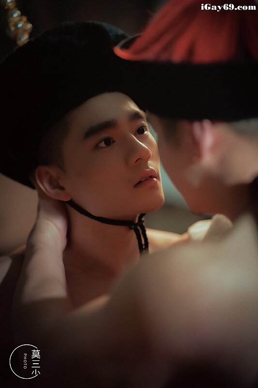 Next Image >>