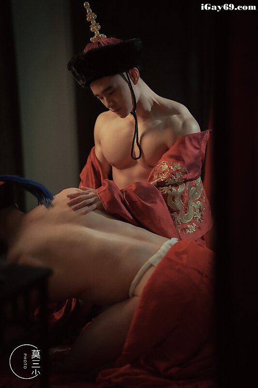 Next Image >>