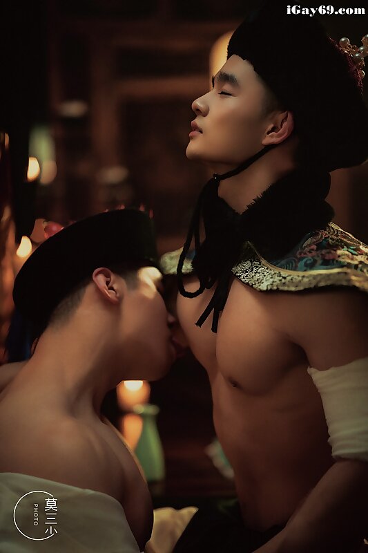 Next Image >>
