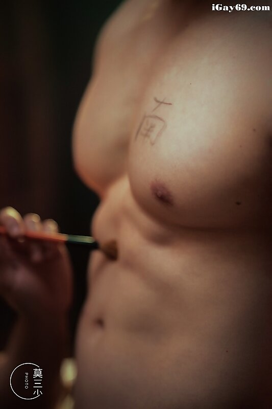 Next Image >>