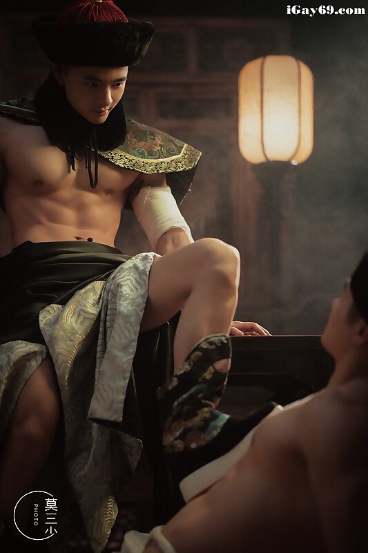 Next Image >>