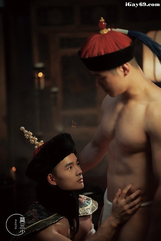 Next Image >>
