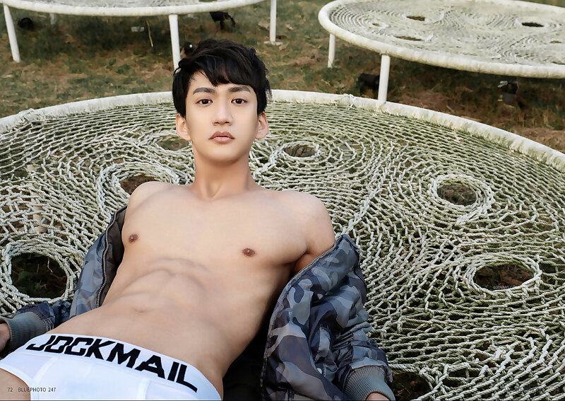 Next Image >>
