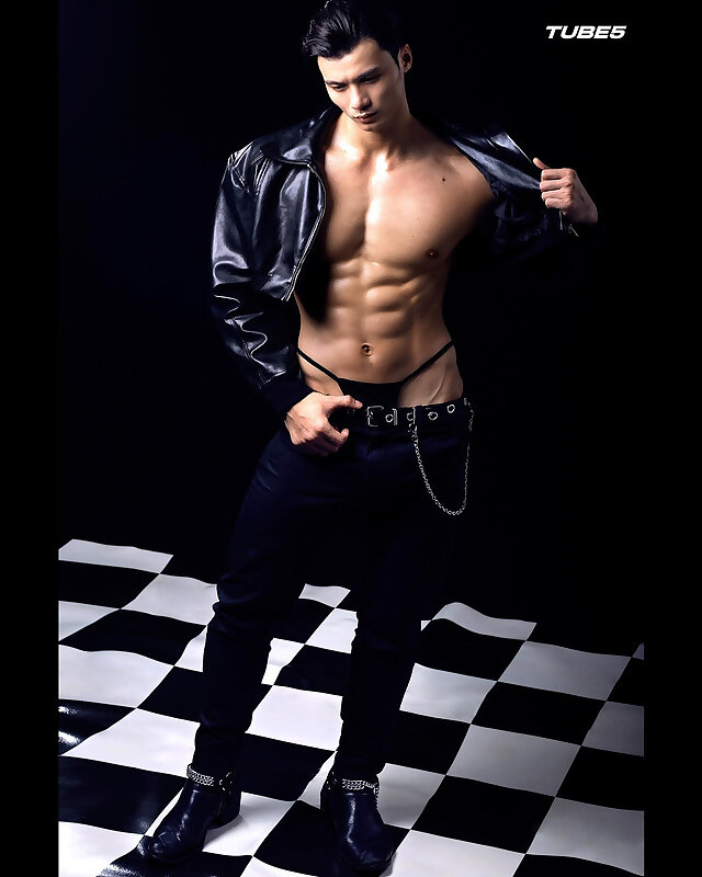 Next Image >>