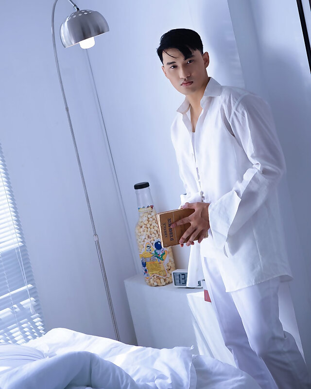 Next Image >>