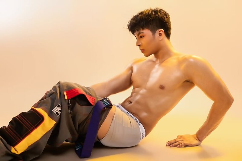 Next Image >>