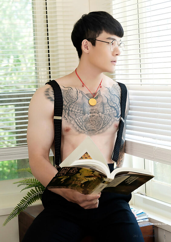 Next Image >>
