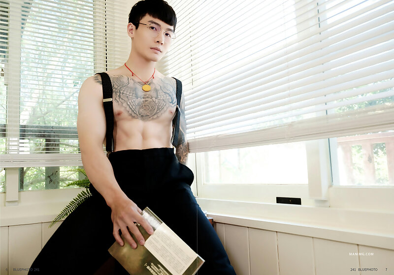 Next Image >>
