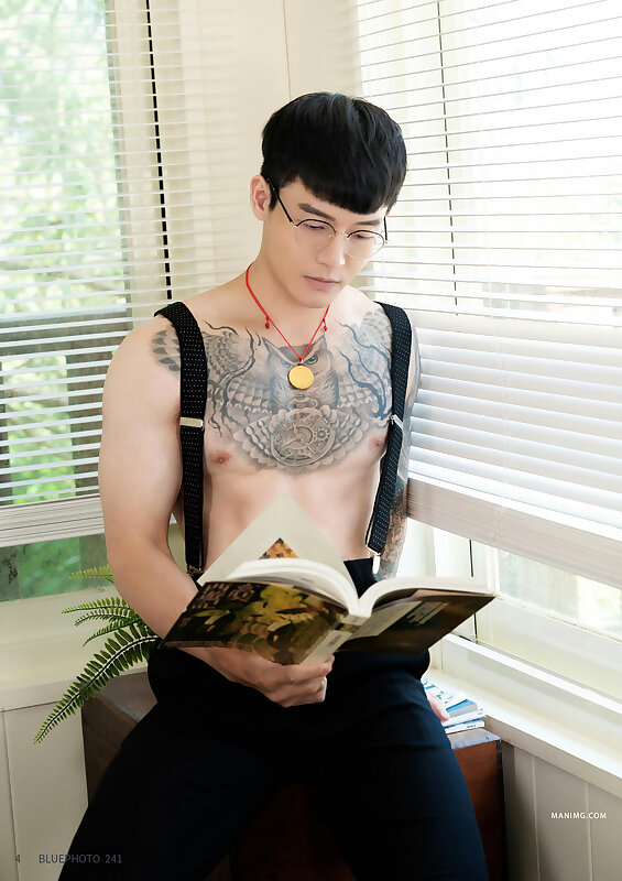 Next Image >>
