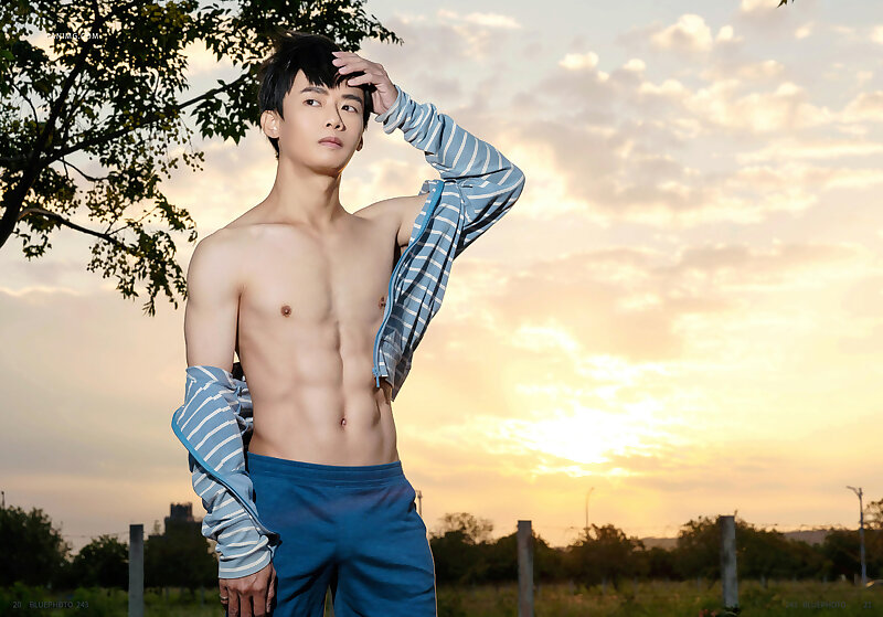 Next Image >>