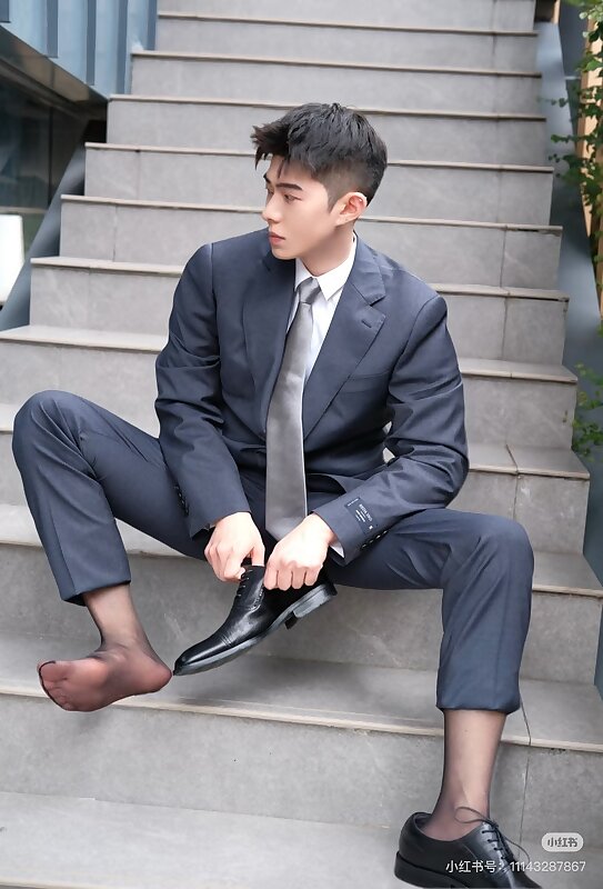 Next Image >>