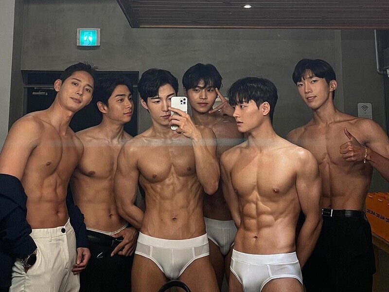 Next Image >>