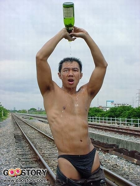 Next Image >>
