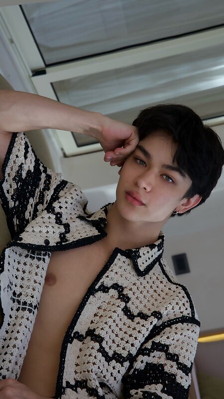 Next Image >>