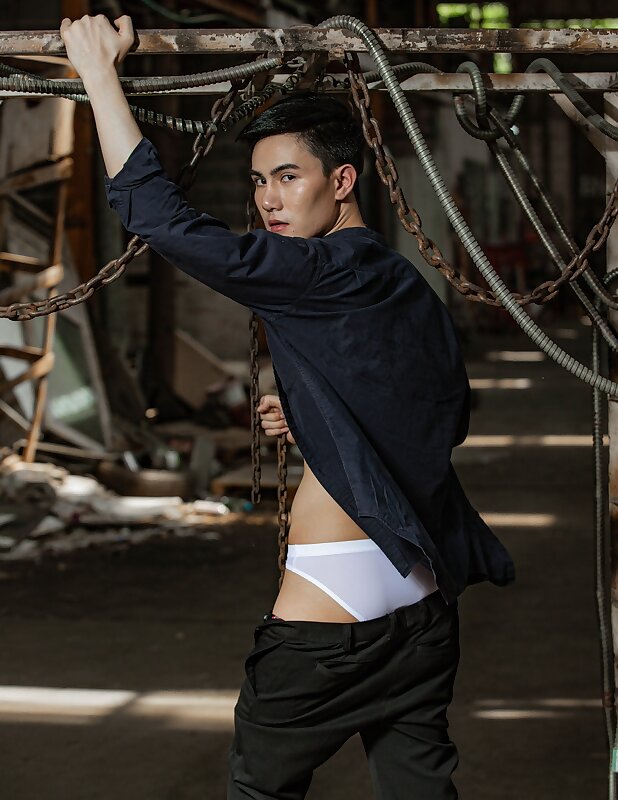 Next Image >>