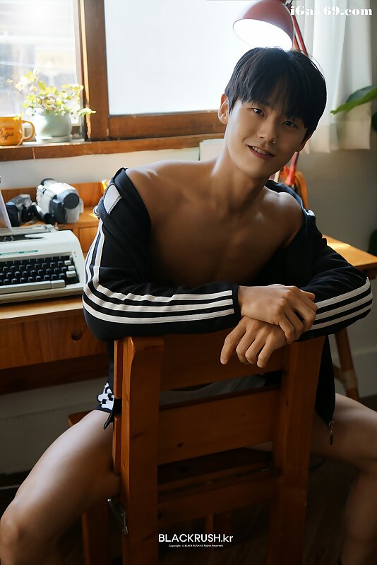 Next Image >>