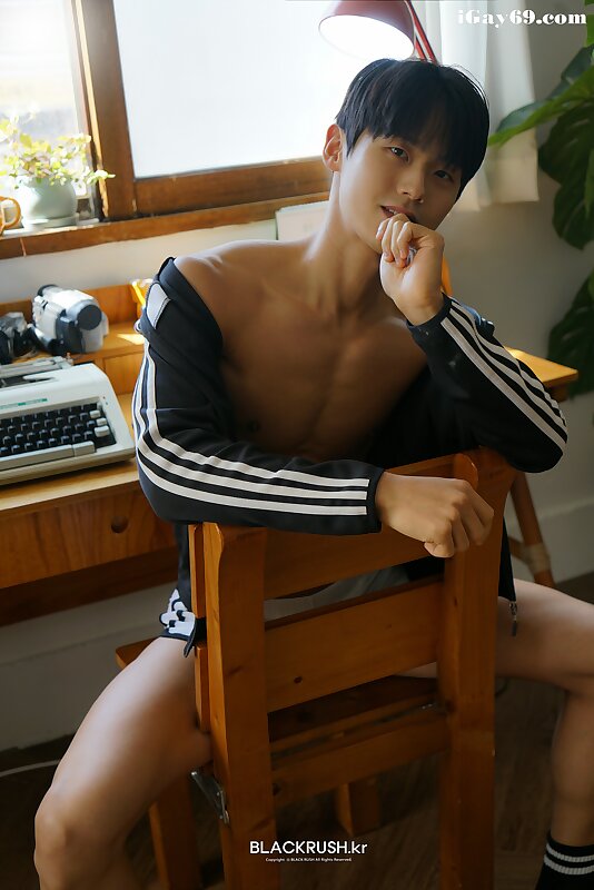 Next Image >>