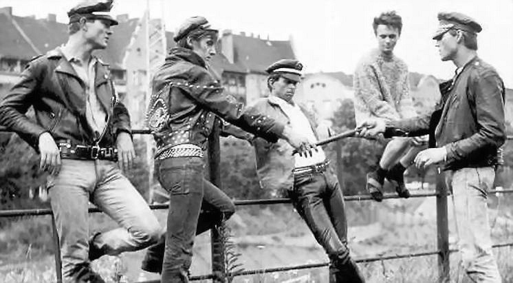 Next Image >>