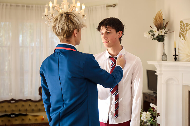 Next Image >>