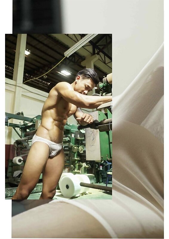 Next Image >>