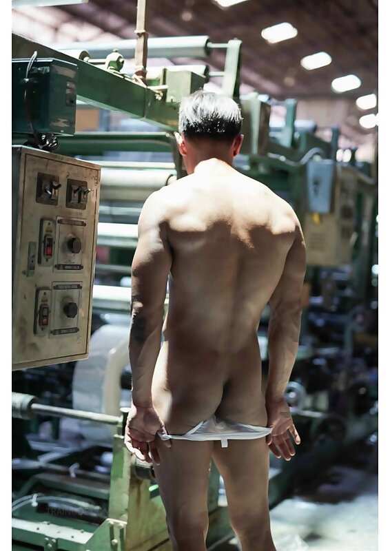 Next Image >>