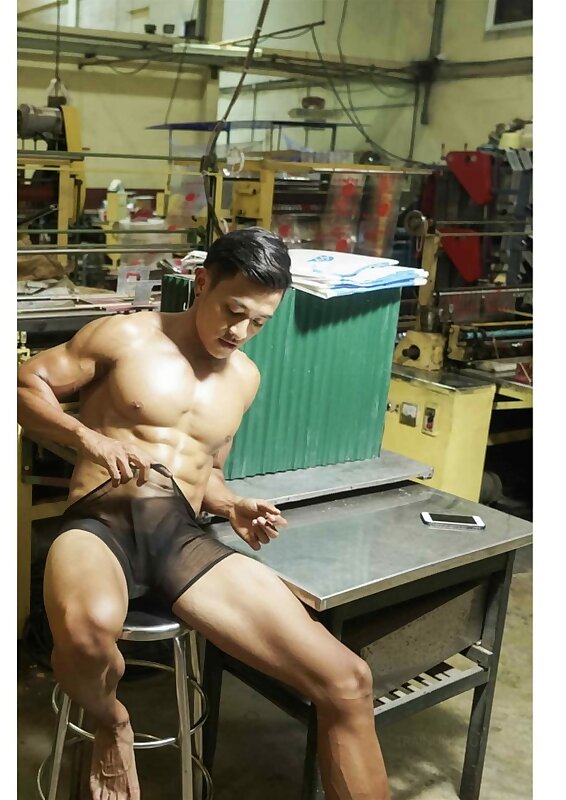 Next Image >>