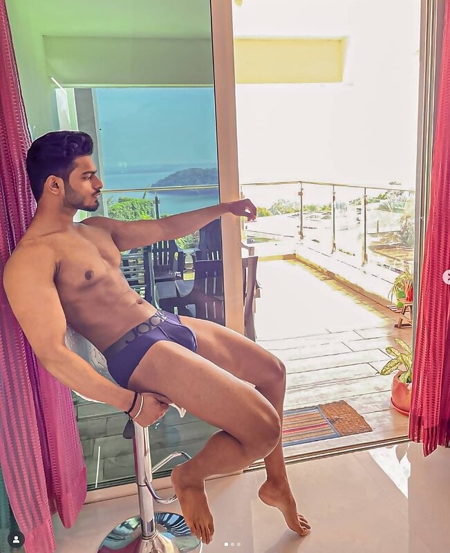 Next Image >>