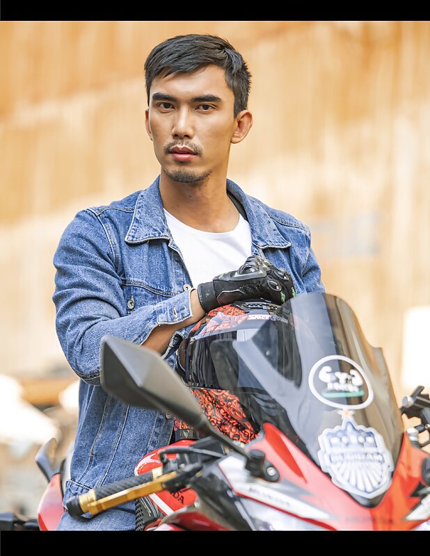Next Image >>